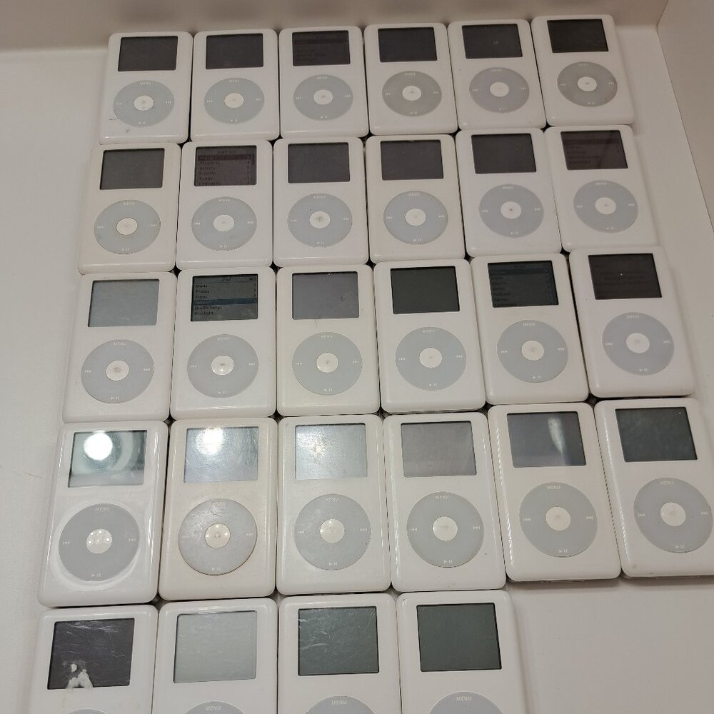 1X Apple iPod Classic 4th Gen Various Storage and Condition with accessories